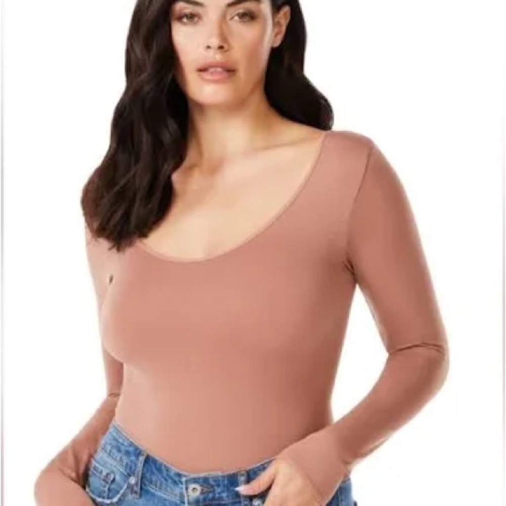 Pink bodysuit by Sofía
